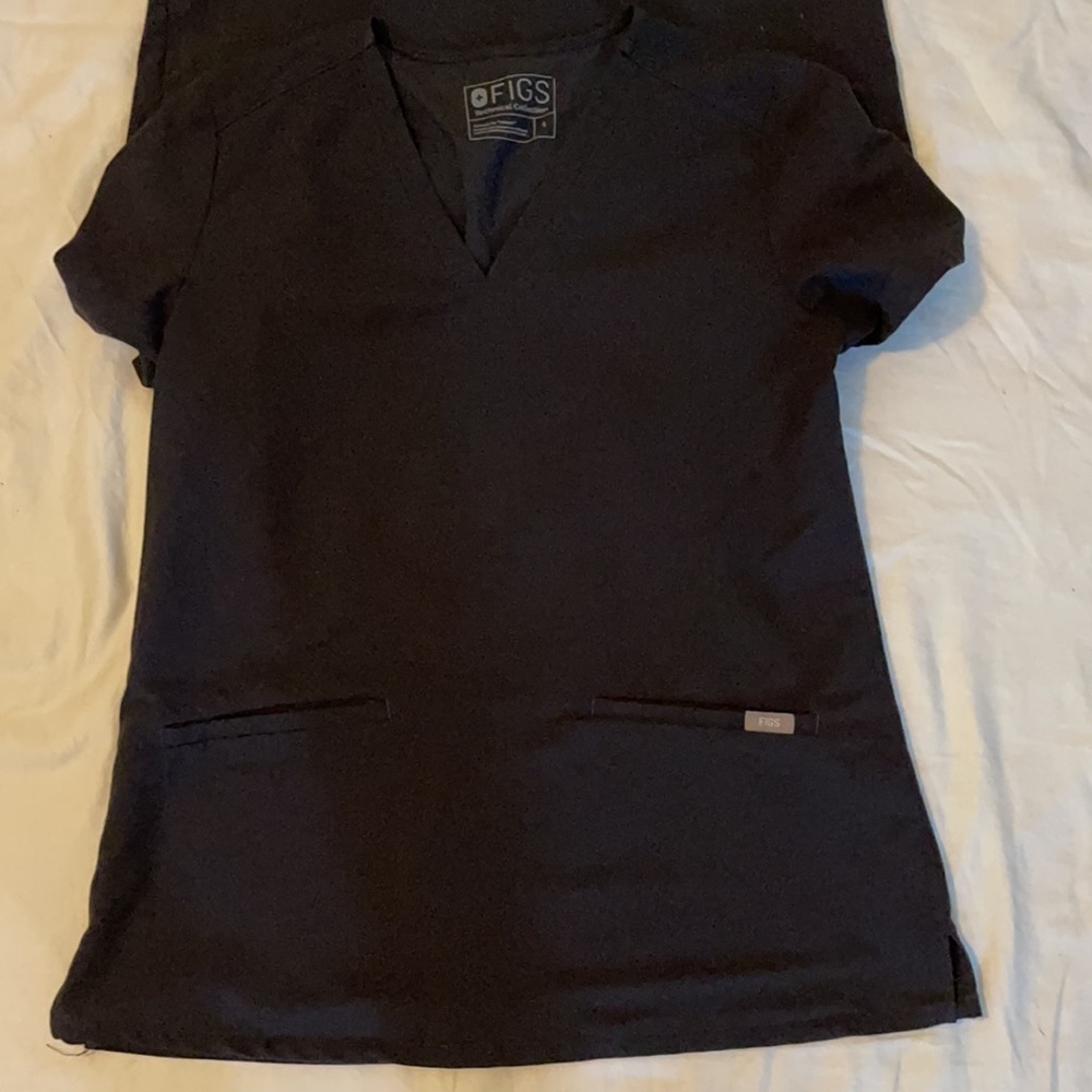 Figs scrub top size S